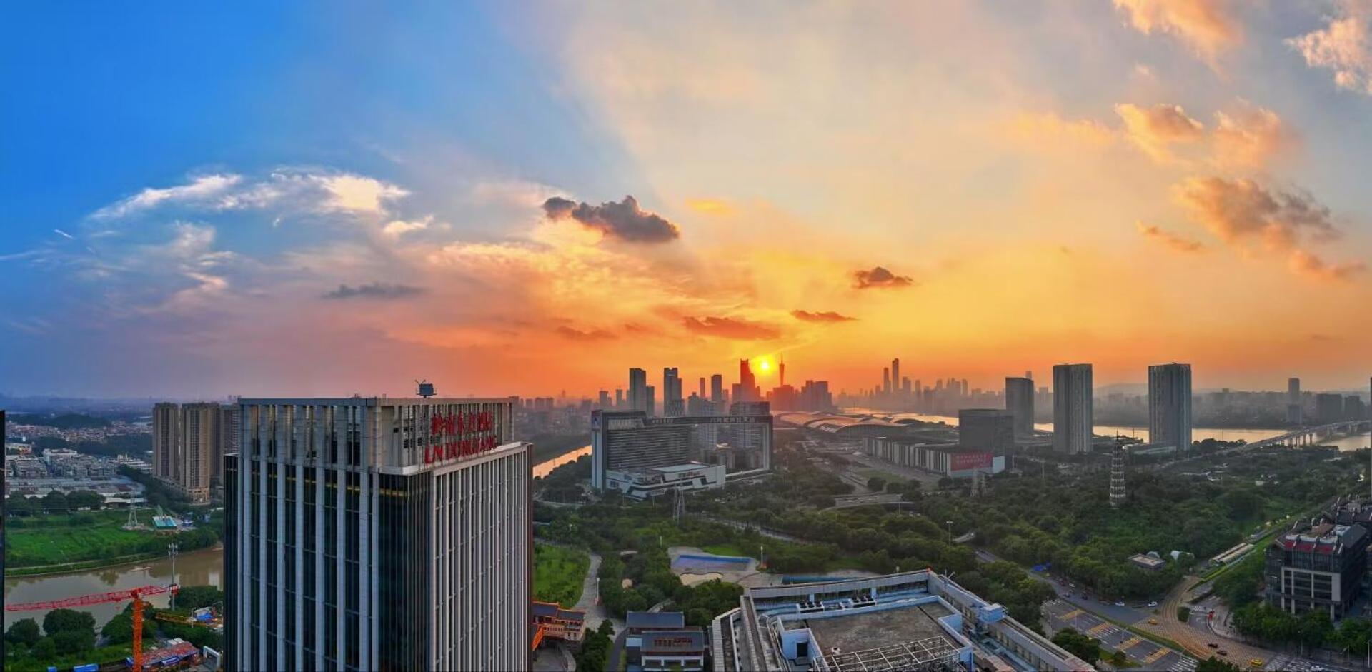 Guangzhou Pazhou Ln Dongfang Hotel Екстериор снимка