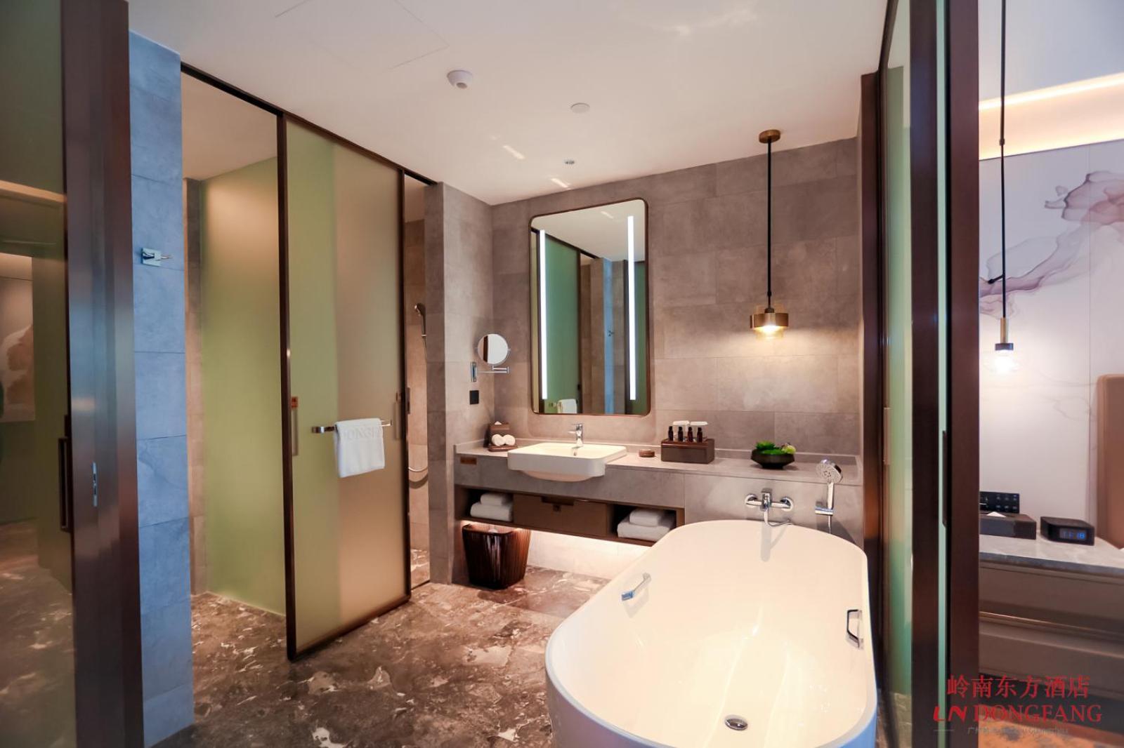 Guangzhou Pazhou Ln Dongfang Hotel Екстериор снимка